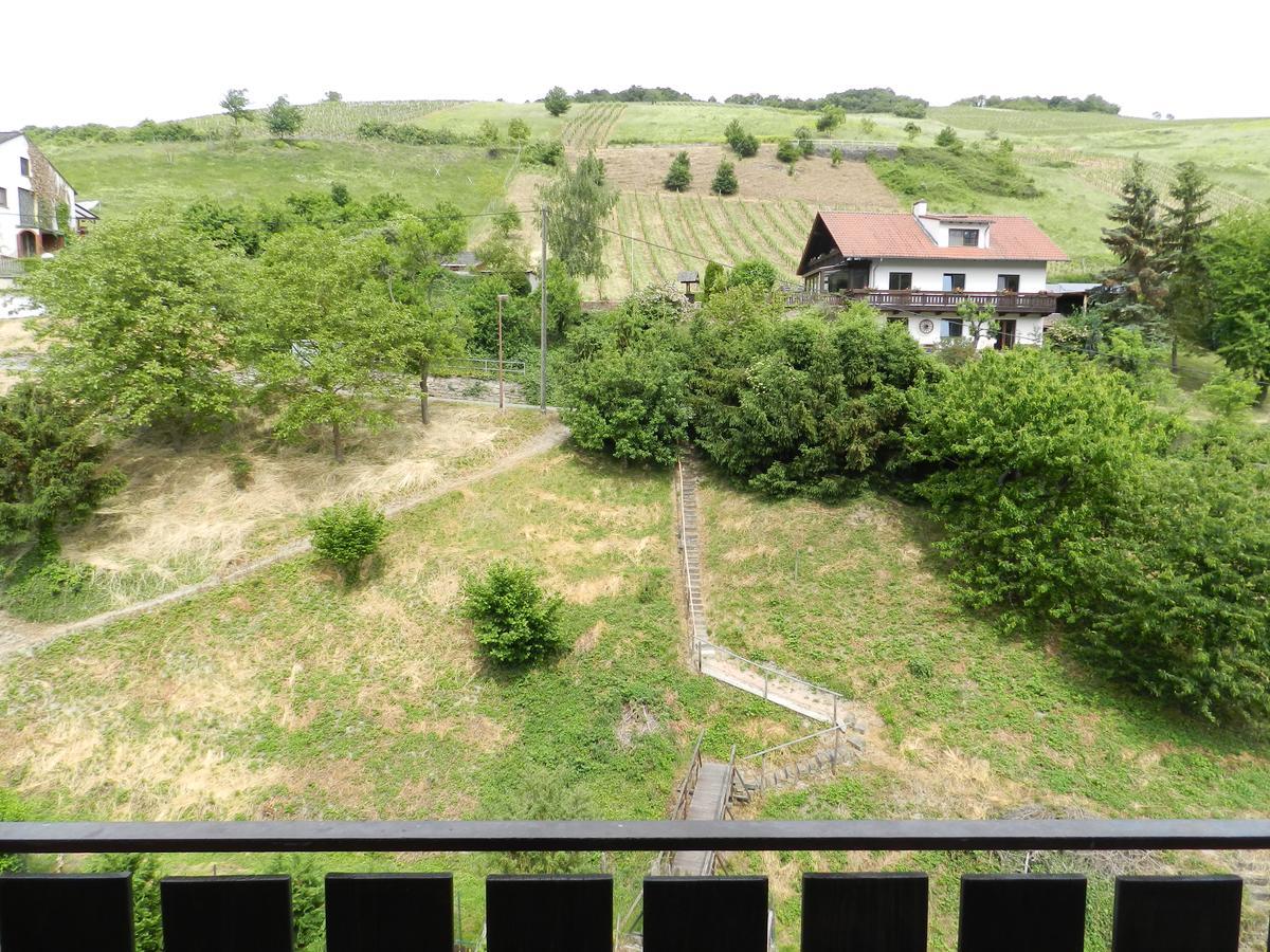 Weingut Stassen Hotel Oberheimbach Eksteriør billede
